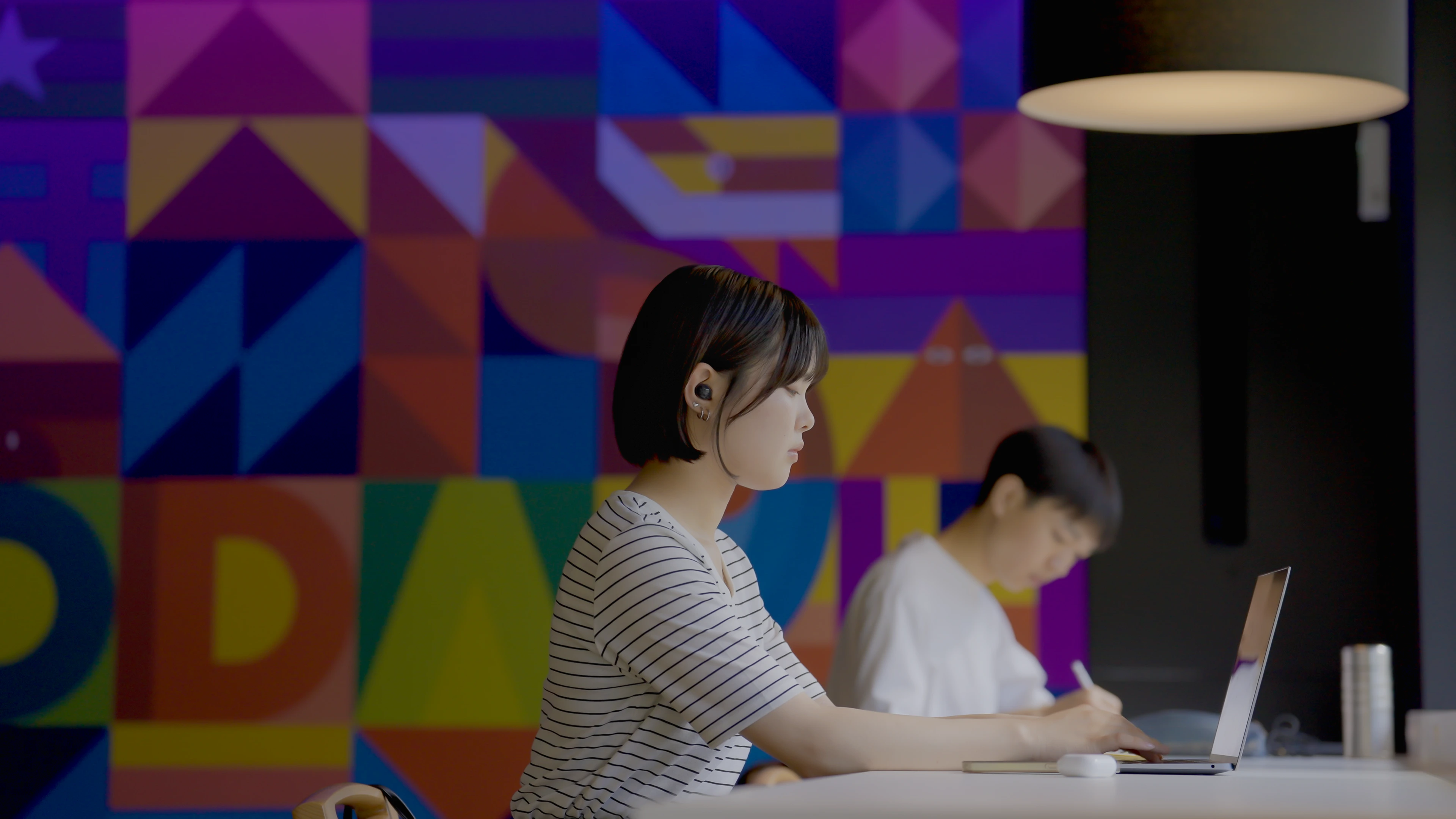LOUNGE WiTH 372内の様子
